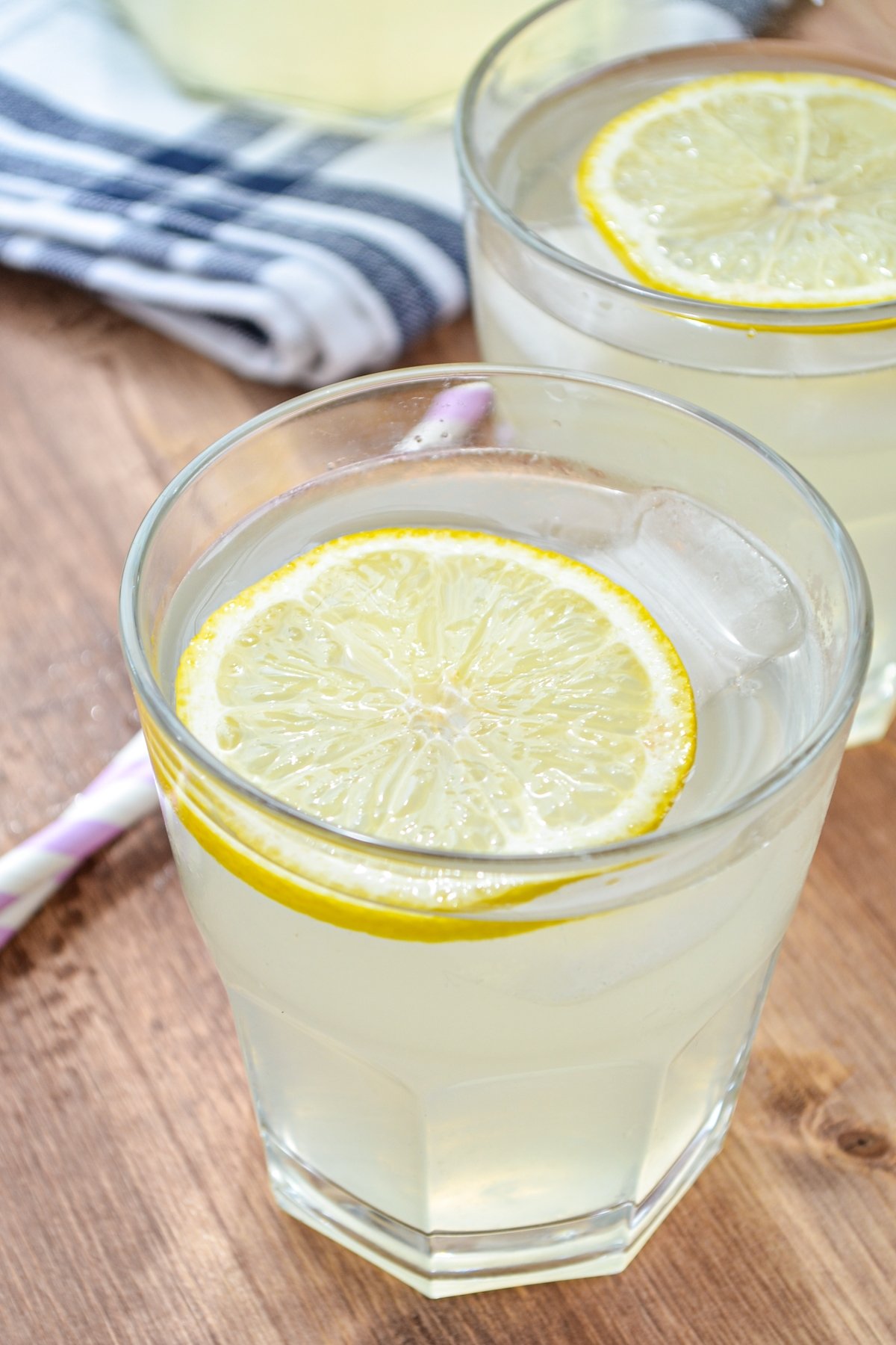 Two glasses of instant pot lemonade, garnished with a lemon slice.