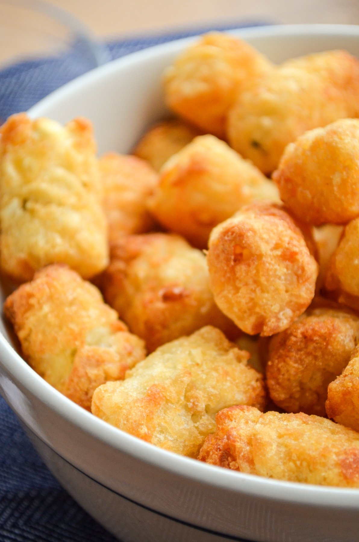 A bowl of golden cooked tater tots.