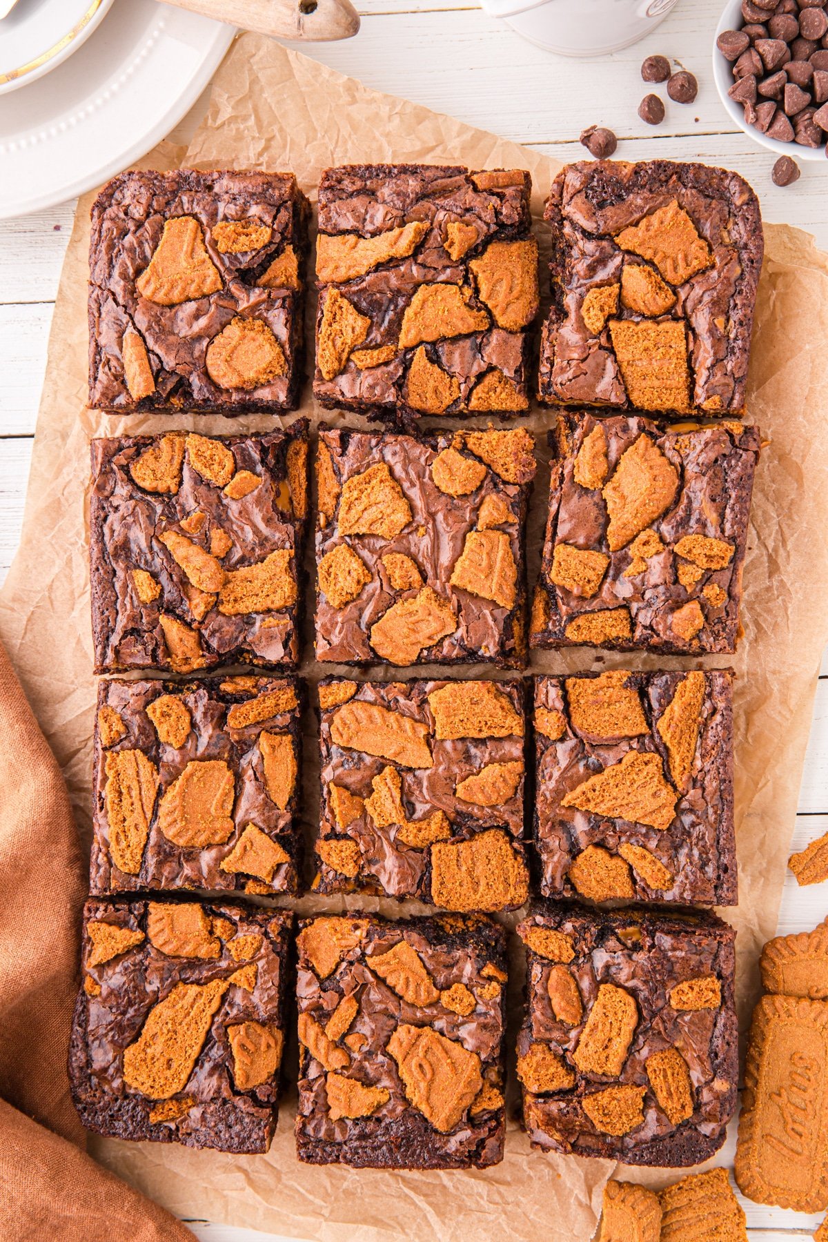12 brownies topped with chopped Lotus Biscoff cookies.