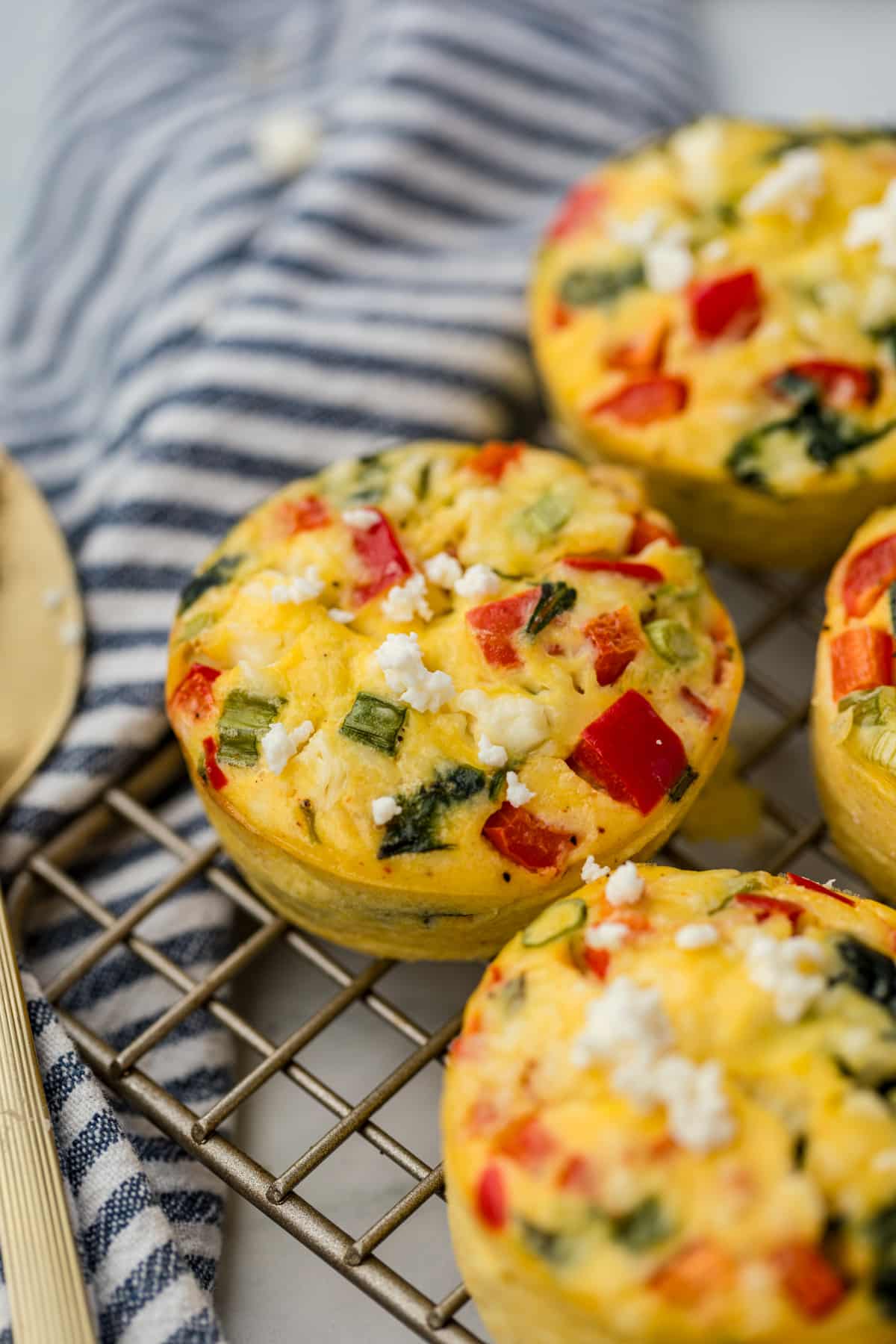 An egg muffin cup on a wire cooling rack.